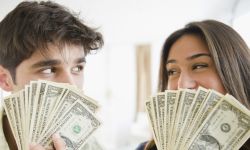 الرجال أم النساء.. من الأكثر كرما؟